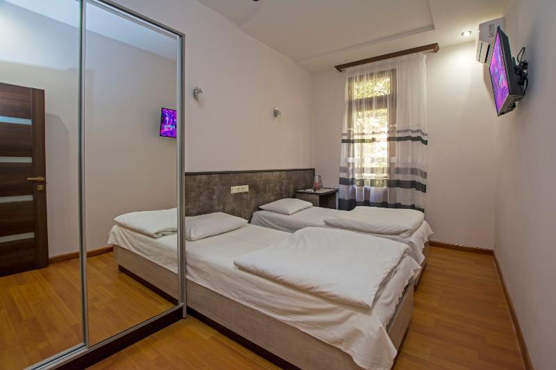 Mini Hotel YEREVAN Bagian luar foto